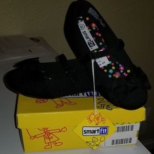 Little girls brand new never worn cloth dress shoe